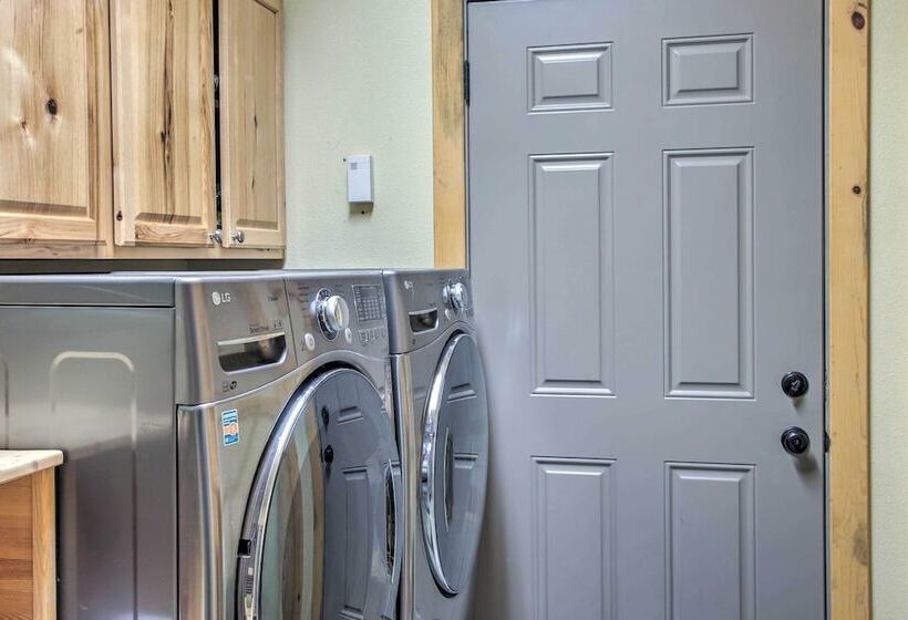 Waterfront Lake Pend Oreille Vacation Rental!