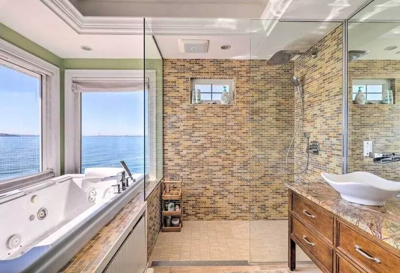 Waterfront Retreat W/ Deck ~ 7 Mi To Boston!