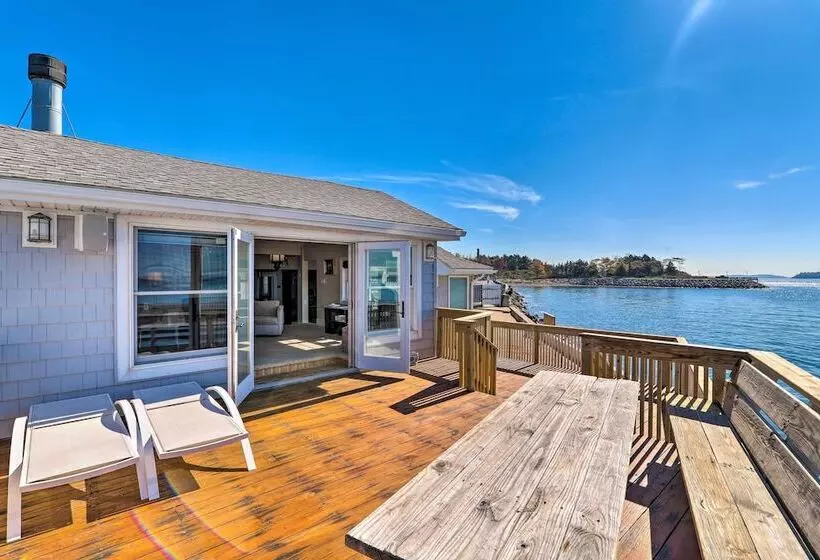 Waterfront Retreat W/ Deck ~ 7 Mi To Boston!