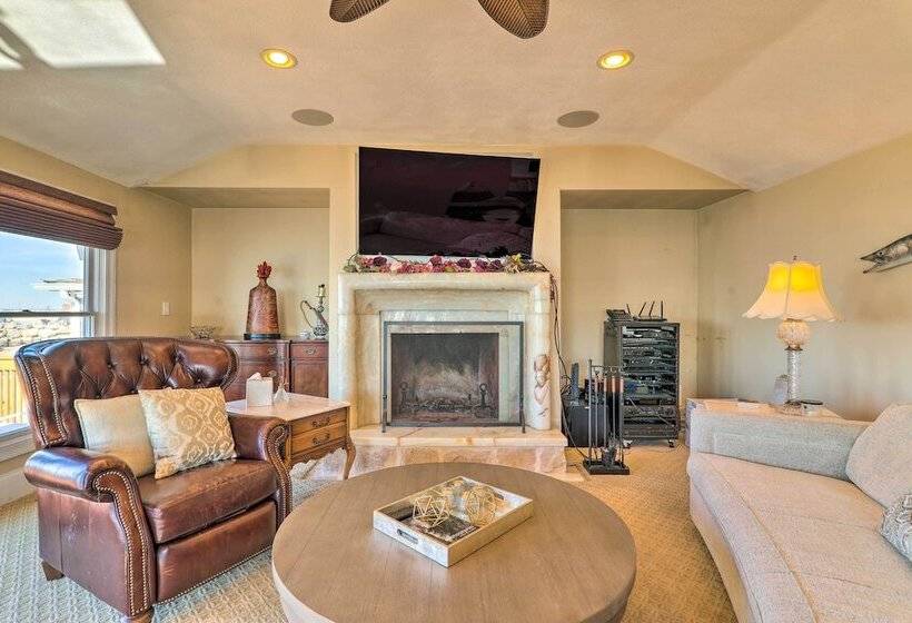 Waterfront Retreat W/ Deck ~ 7 Mi To Boston!