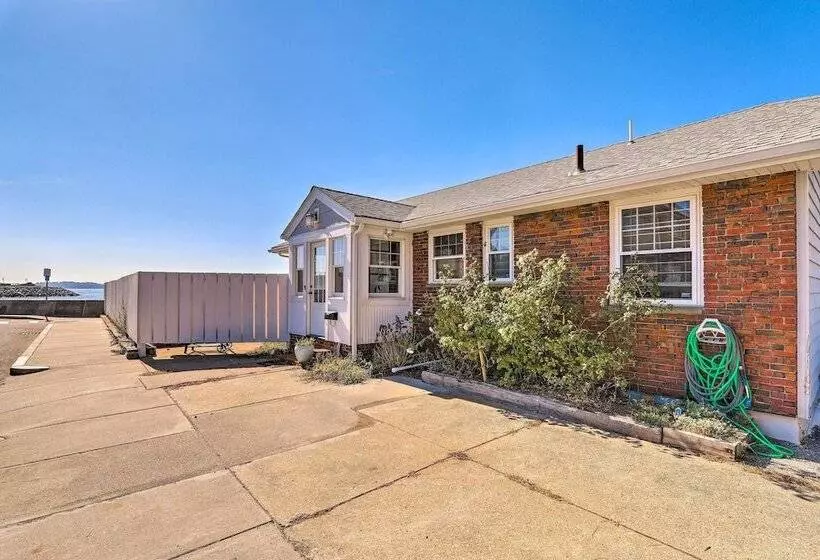 Waterfront Retreat W/ Deck ~ 7 Mi To Boston!