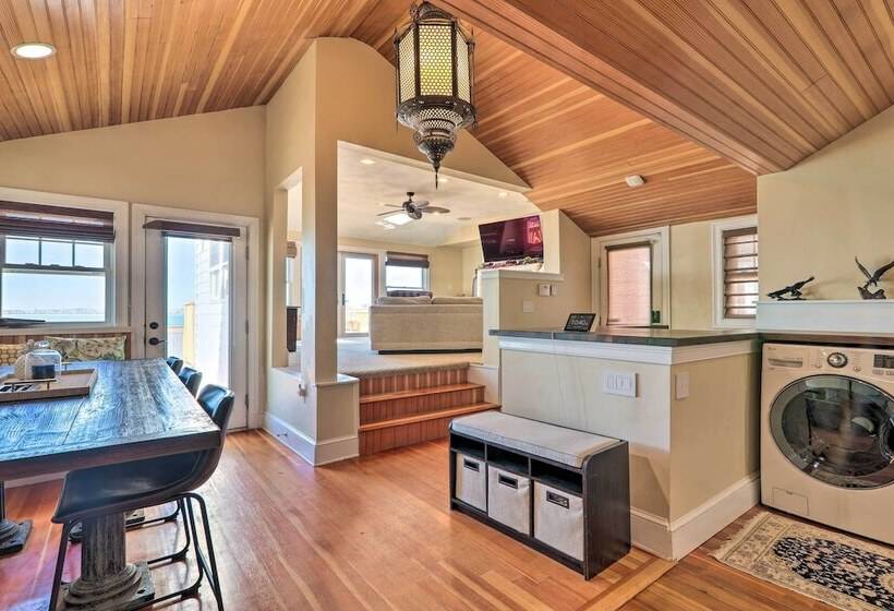 Waterfront Retreat W/ Deck ~ 7 Mi To Boston!