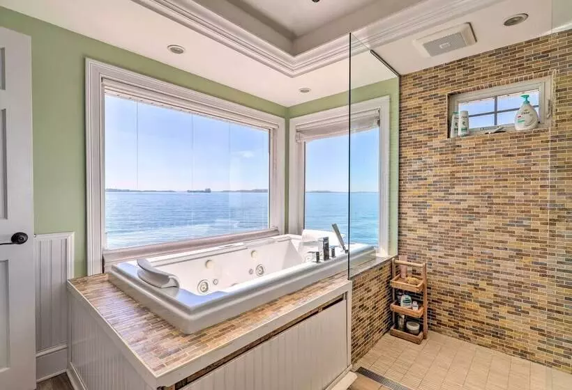 Waterfront Retreat W/ Deck ~ 7 Mi To Boston!