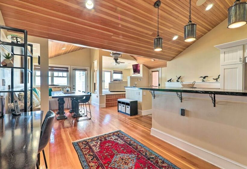 Waterfront Retreat W/ Deck ~ 7 Mi To Boston!