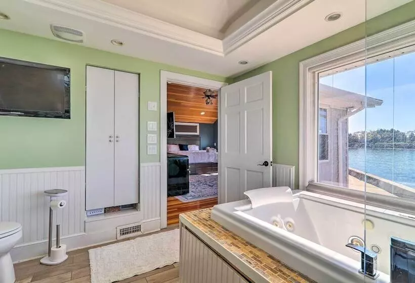 Waterfront Retreat W/ Deck ~ 7 Mi To Boston!