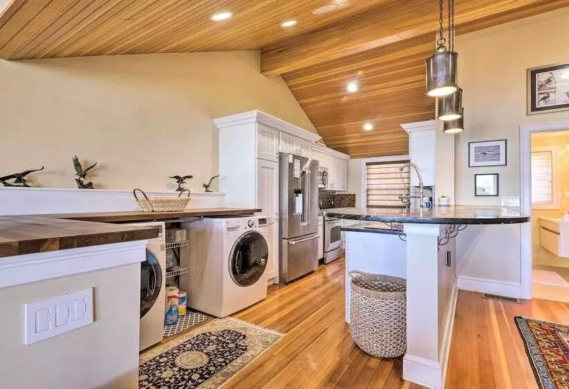 Waterfront Retreat W/ Deck ~ 7 Mi To Boston!