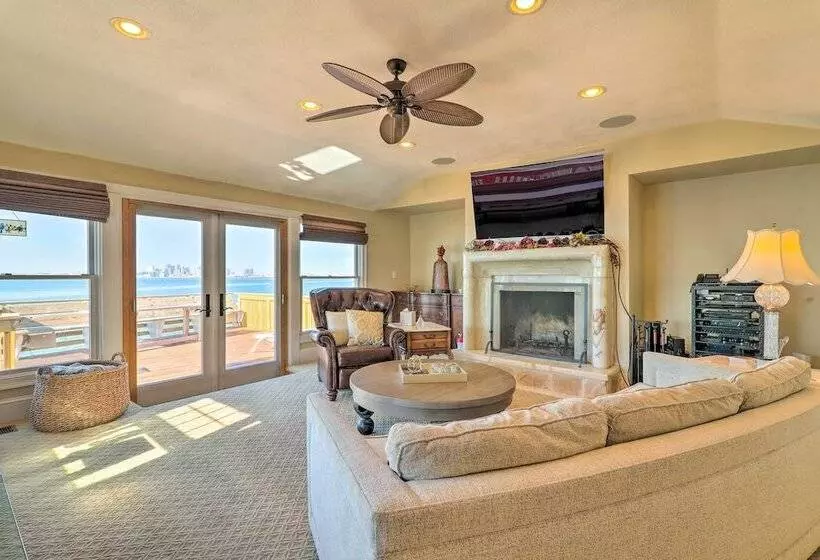 Waterfront Retreat W/ Deck ~ 7 Mi To Boston!