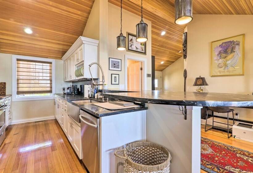 Waterfront Retreat W/ Deck ~ 7 Mi To Boston!