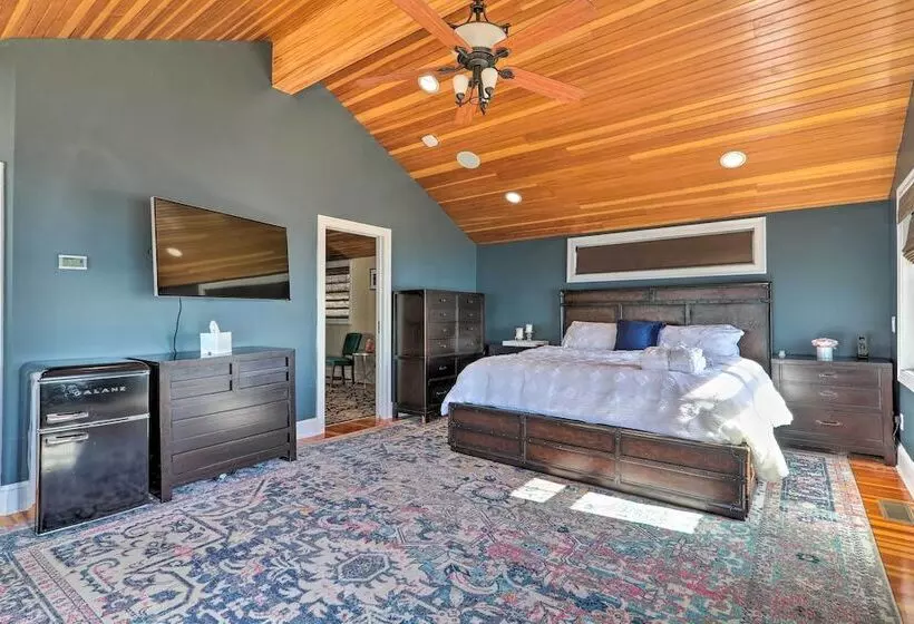 Waterfront Retreat W/ Deck ~ 7 Mi To Boston!