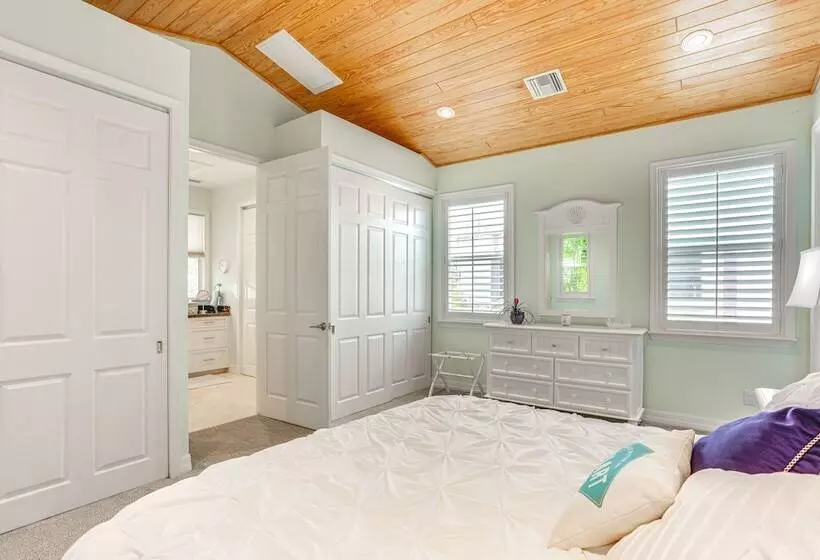 Waterfront Stuart Oasis W/ Hot Tub & Dock!