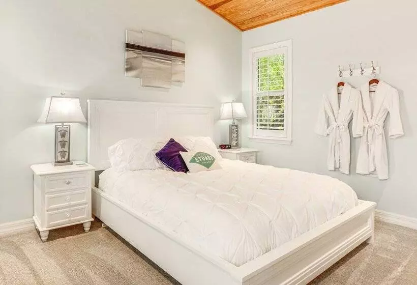 Waterfront Stuart Oasis W/ Hot Tub & Dock!