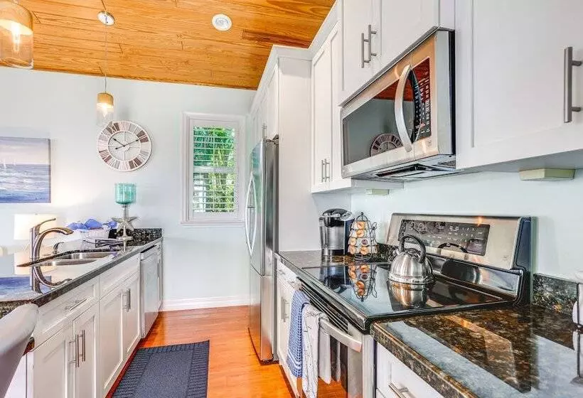 Waterfront Stuart Oasis W/ Hot Tub & Dock!