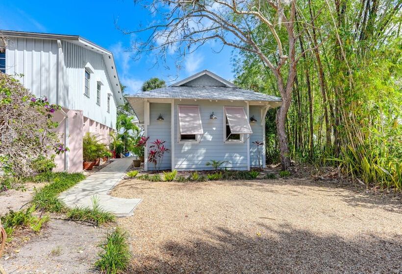 Waterfront Stuart Oasis W/ Hot Tub & Dock!