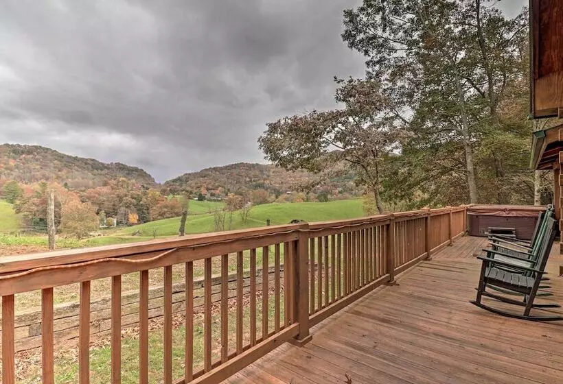 Luxury Mountain Cabin With Hot Tub & Pool Table!