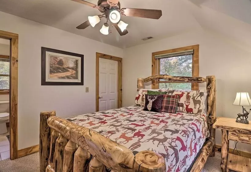 Luxury Mountain Cabin With Hot Tub & Pool Table!