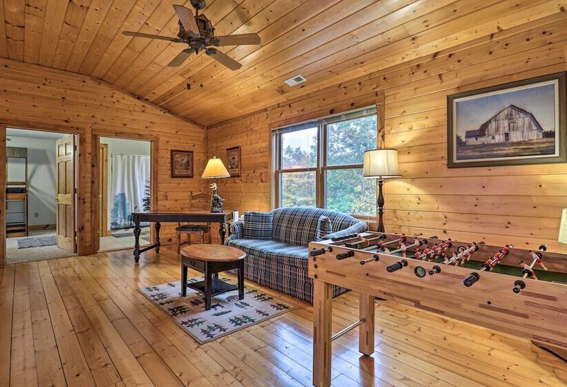 Luxury Mountain Cabin With Hot Tub & Pool Table!
