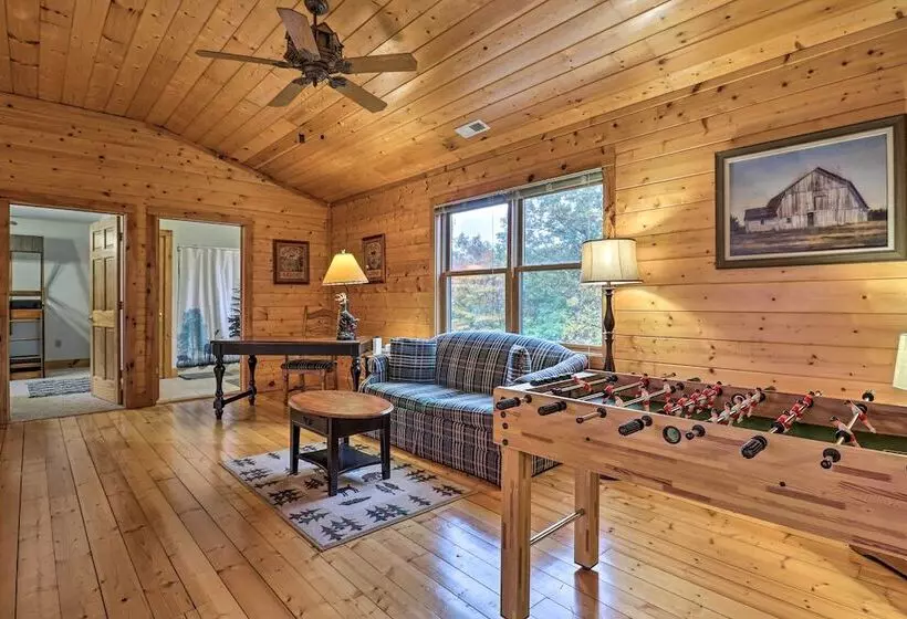 Luxury Mountain Cabin With Hot Tub & Pool Table!