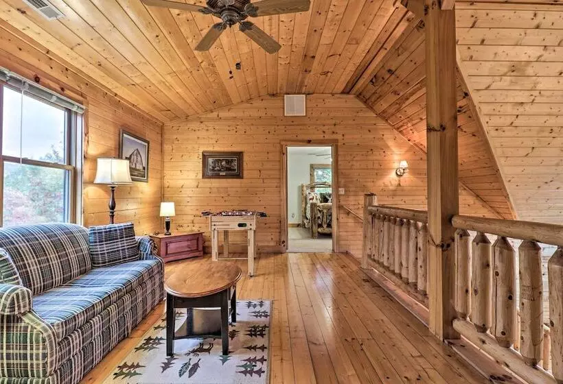 Luxury Mountain Cabin With Hot Tub & Pool Table!