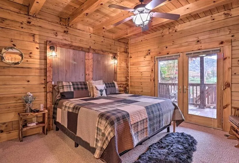 Luxury Mountain Cabin With Hot Tub & Pool Table!