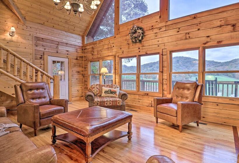 Luxury Mountain Cabin With Hot Tub & Pool Table!