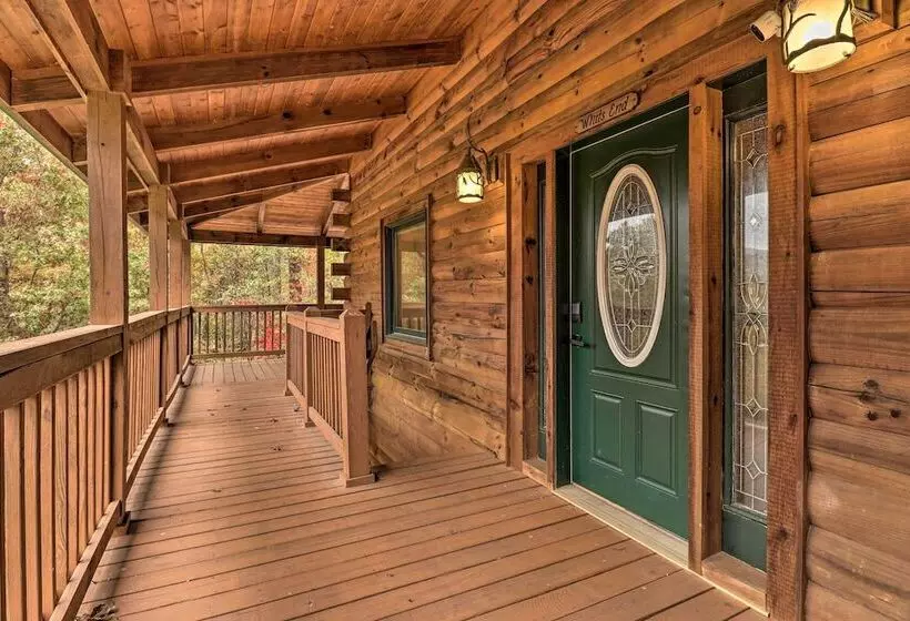 Luxury Mountain Cabin With Hot Tub & Pool Table!