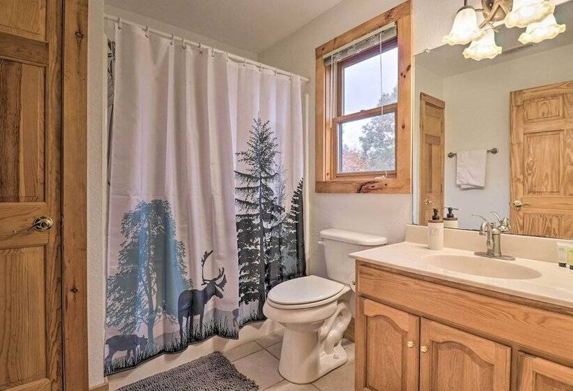 Luxury Mountain Cabin With Hot Tub & Pool Table!