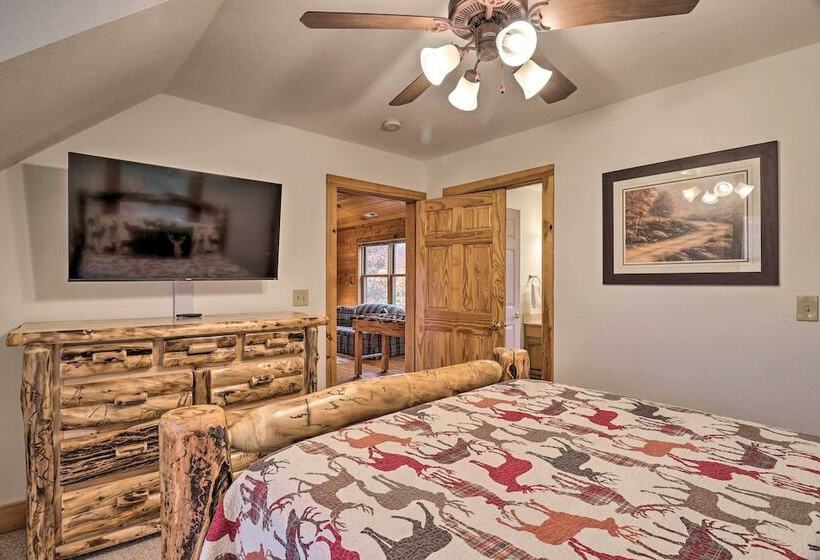 Luxury Mountain Cabin With Hot Tub & Pool Table!