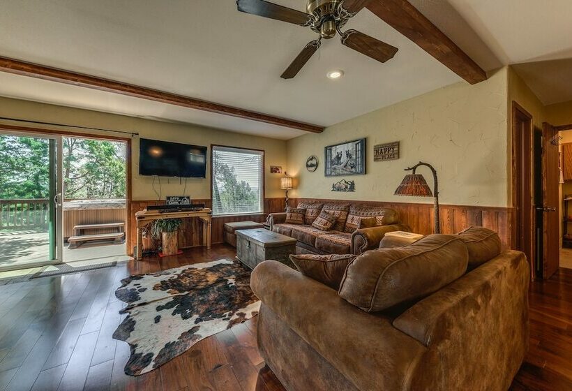 Woodsy & Peaceful Ruidoso Cabin: Hot Tub, Deck