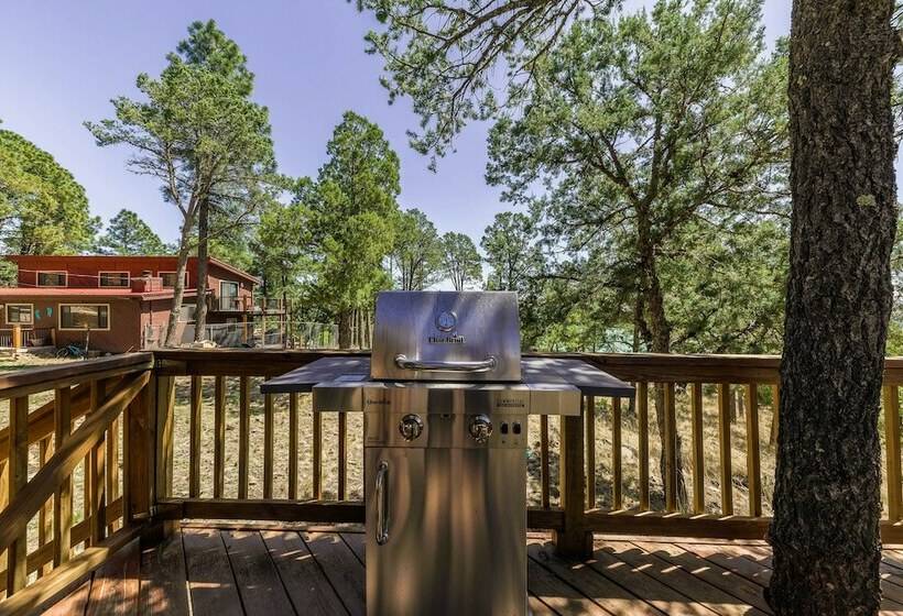 Woodsy & Peaceful Ruidoso Cabin: Hot Tub, Deck