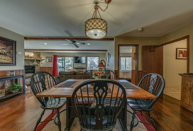 Woodsy & Peaceful Ruidoso Cabin: Hot Tub, Deck