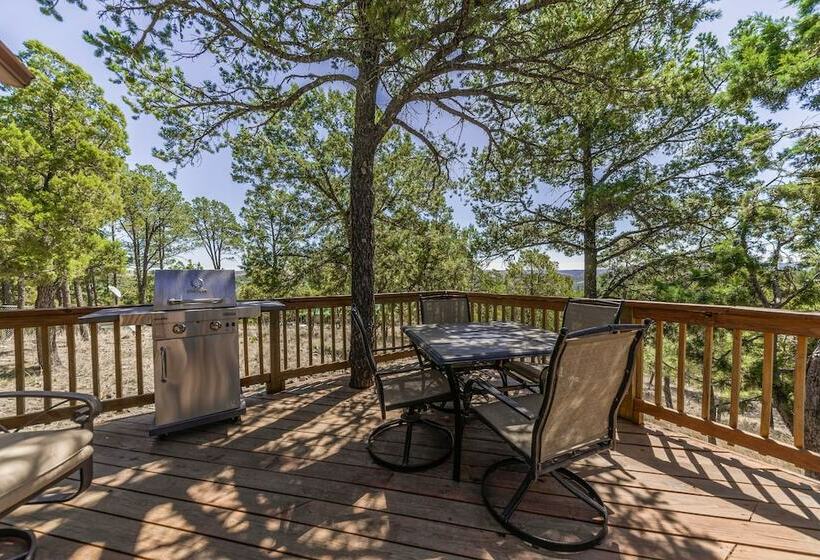 Woodsy & Peaceful Ruidoso Cabin: Hot Tub, Deck