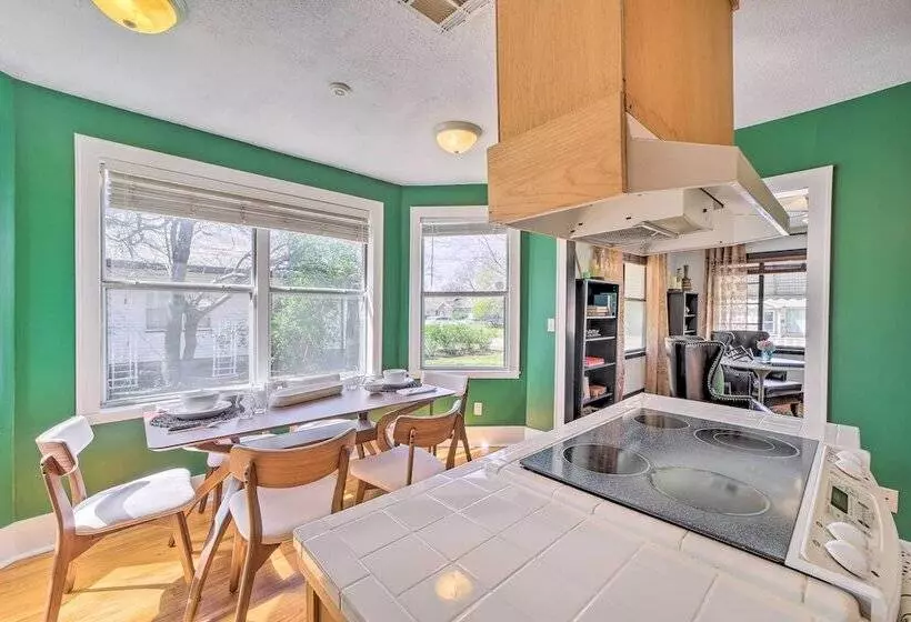 Amazing Musical Abode In Expo Square Neighborhood!