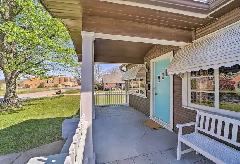 Amazing Musical Abode In Expo Square Neighborhood!