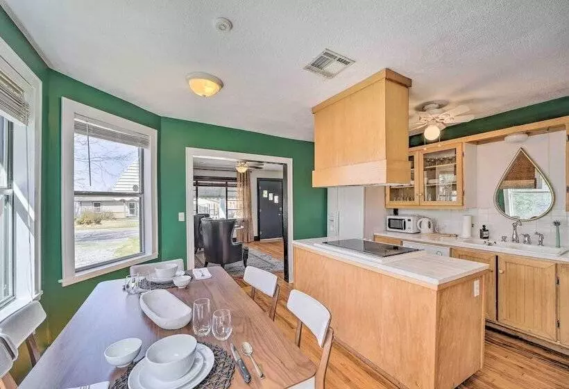 Amazing Musical Abode In Expo Square Neighborhood!