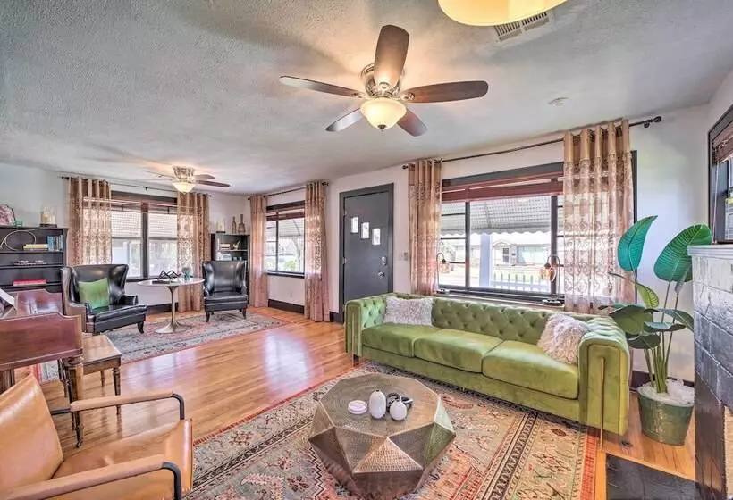 Amazing Musical Abode In Expo Square Neighborhood!