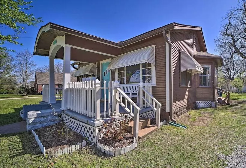 Amazing Musical Abode In Expo Square Neighborhood!