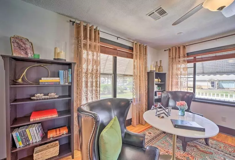 Amazing Musical Abode In Expo Square Neighborhood!