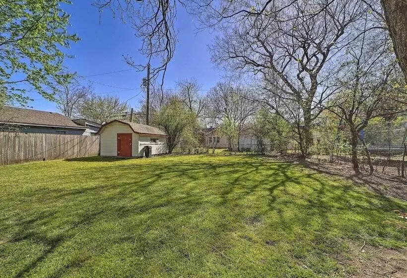Amazing Musical Abode In Expo Square Neighborhood!