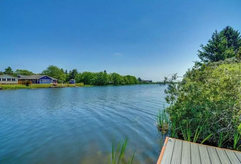 Canal Cottage  Retreat W/ Dock & Waterfront Views
