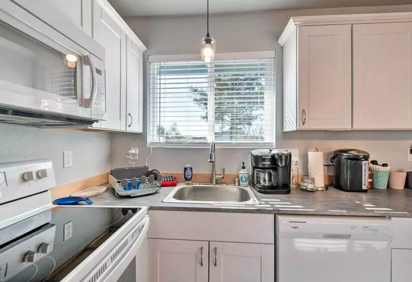 Canal Cottage  Retreat W/ Dock & Waterfront Views