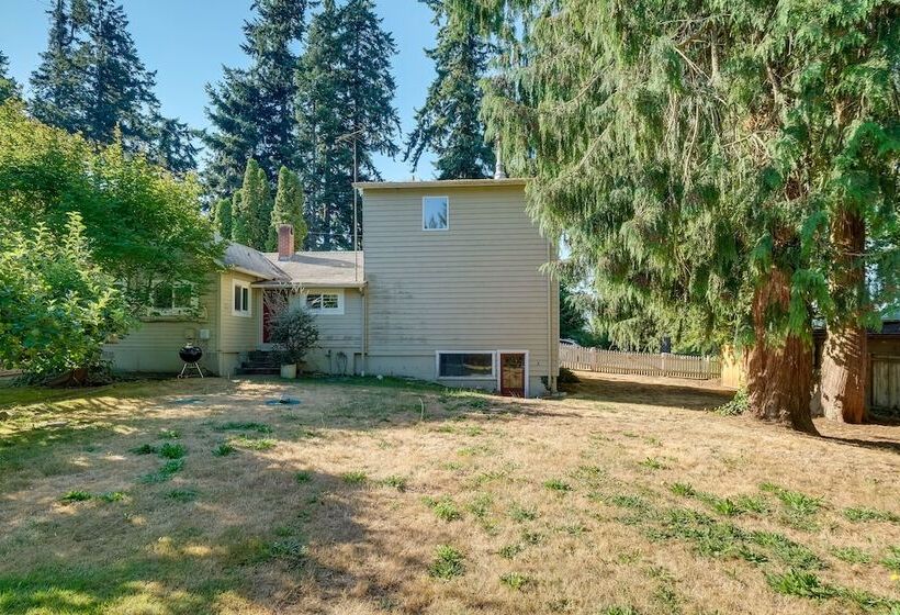 Charming Indianola Home: Walk To Town!