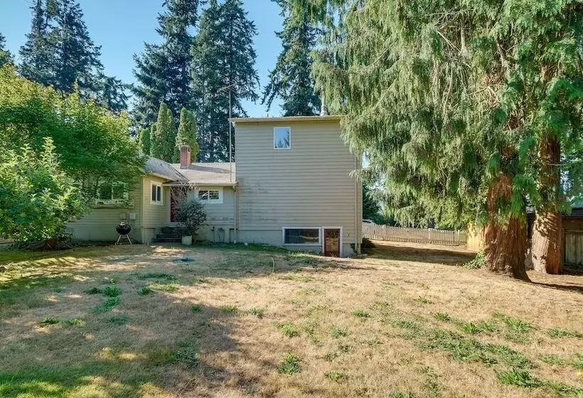 Charming Indianola Home: Walk To Town!