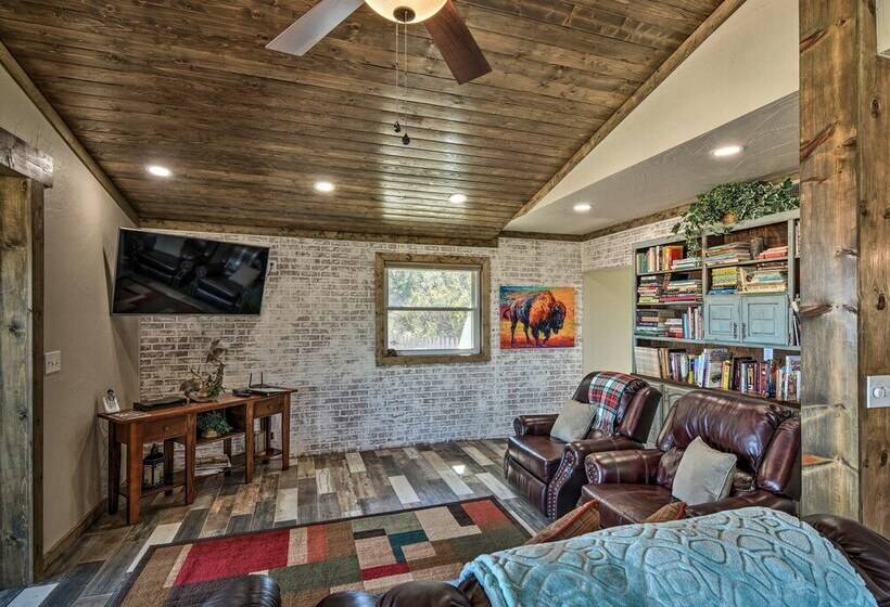 Charming Texas Home W/ Stunning Canyon Views!