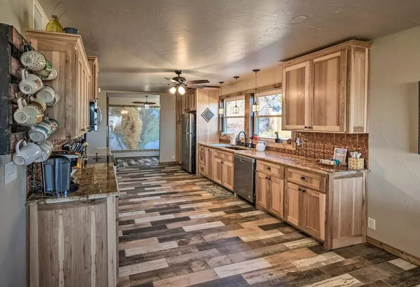 Charming Texas Home W/ Stunning Canyon Views!