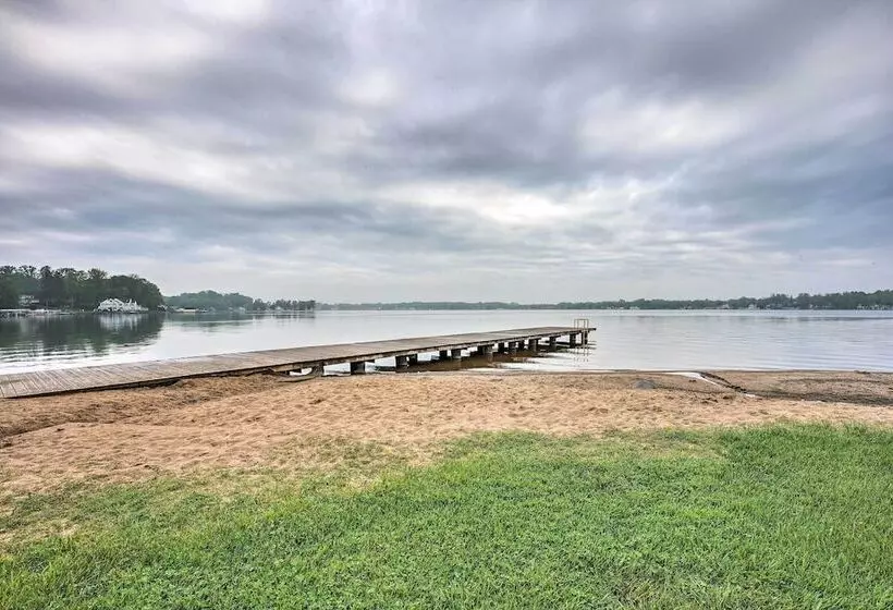 Chic Watervliet Digs Walk To Paw Paw Lake!