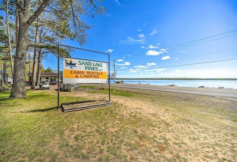 Convenient Cabin W/ Access To 3 Boat Docks!