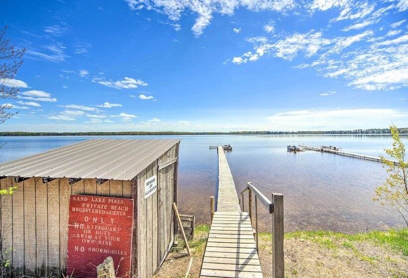 Convenient Cabin W/ Access To 3 Boat Docks!