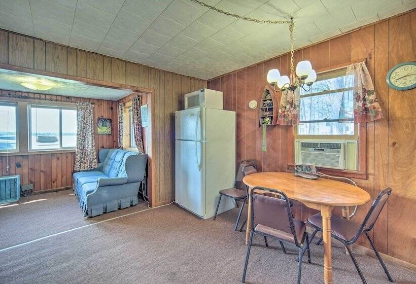 Convenient Cabin W/ Access To 3 Boat Docks!