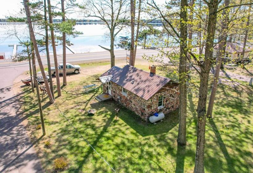 Convenient Cabin W/ Access To 3 Boat Docks!