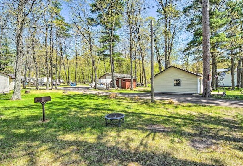 Convenient Cabin W/ Access To 3 Boat Docks!